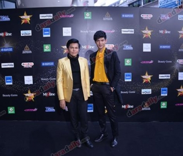 เหล่าดาราตบเท้าเดิน Black carpet งานประกาศรางวัล daradaily Awards ครั้งที่ 8