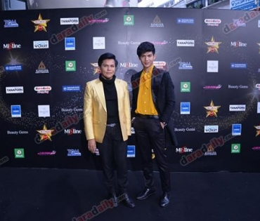 เหล่าดาราตบเท้าเดิน Black carpet งานประกาศรางวัล daradaily Awards ครั้งที่ 8