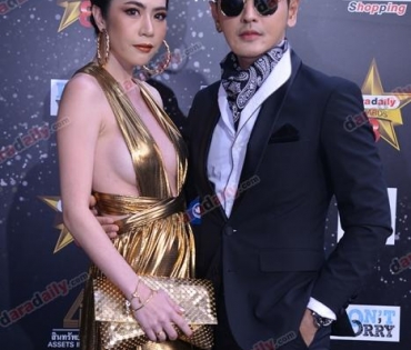 เหล่าดาราตบเท้าเดิน Black carpet งานประกาศรางวัล daradaily Awards ครั้งที่ 8