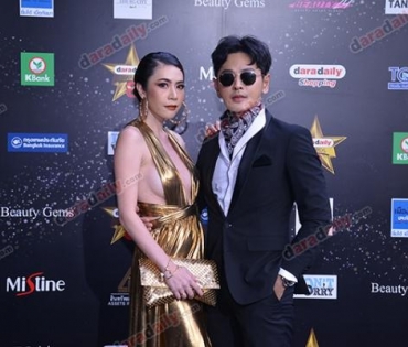 เหล่าดาราตบเท้าเดิน Black carpet งานประกาศรางวัล daradaily Awards ครั้งที่ 8