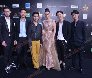 เหล่าดาราตบเท้าเดิน Black carpet งานประกาศรางวัล daradaily Awards ครั้งที่ 8