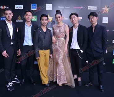 เหล่าดาราตบเท้าเดิน Black carpet งานประกาศรางวัล daradaily Awards ครั้งที่ 8