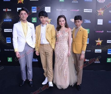 เหล่าดาราตบเท้าเดิน Black carpet งานประกาศรางวัล daradaily Awards ครั้งที่ 8