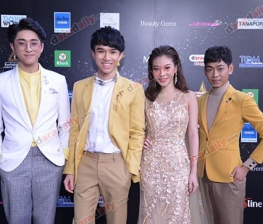 เหล่าดาราตบเท้าเดิน Black carpet งานประกาศรางวัล daradaily Awards ครั้งที่ 8