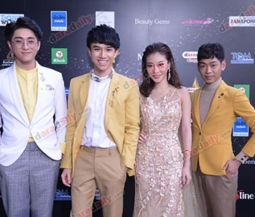 เหล่าดาราตบเท้าเดิน Black carpet งานประกาศรางวัล daradaily Awards ครั้งที่ 8