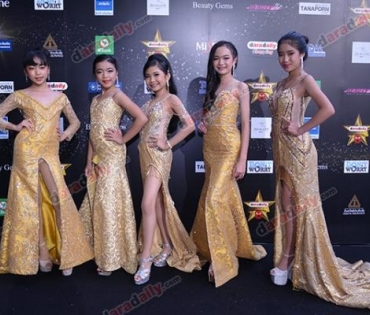 เหล่าดาราตบเท้าเดิน Black carpet งานประกาศรางวัล daradaily Awards ครั้งที่ 8