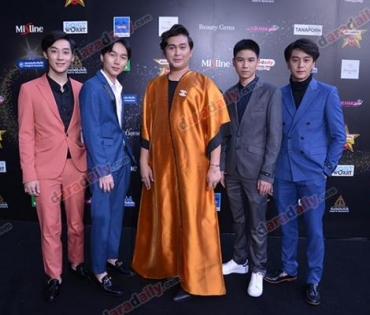 เหล่าดาราตบเท้าเดิน Black carpet งานประกาศรางวัล daradaily Awards ครั้งที่ 8