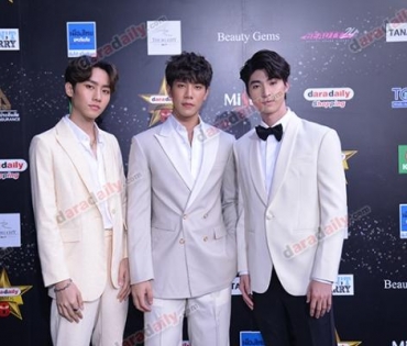 เหล่าดาราตบเท้าเดิน Black carpet งานประกาศรางวัล daradaily Awards ครั้งที่ 8