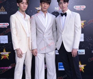 เหล่าดาราตบเท้าเดิน Black carpet งานประกาศรางวัล daradaily Awards ครั้งที่ 8