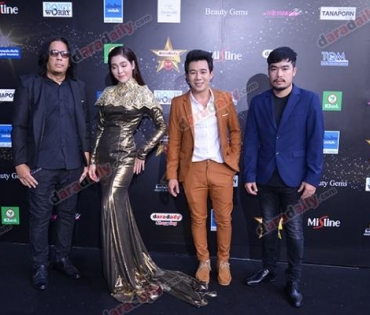 เหล่าดาราตบเท้าเดิน Black carpet งานประกาศรางวัล daradaily Awards ครั้งที่ 8