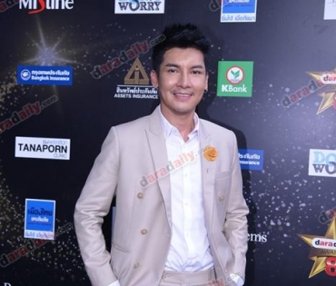 เหล่าดาราตบเท้าเดิน Black carpet งานประกาศรางวัล daradaily Awards ครั้งที่ 8