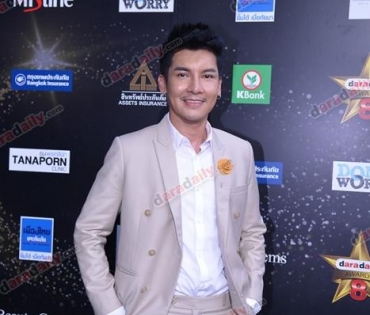 เหล่าดาราตบเท้าเดิน Black carpet งานประกาศรางวัล daradaily Awards ครั้งที่ 8