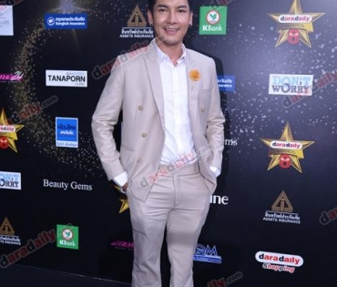 เหล่าดาราตบเท้าเดิน Black carpet งานประกาศรางวัล daradaily Awards ครั้งที่ 8