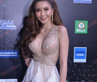 เหล่าดาราตบเท้าเดิน Black carpet งานประกาศรางวัล daradaily Awards ครั้งที่ 8