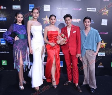 เหล่าดาราตบเท้าเดิน Black carpet งานประกาศรางวัล daradaily Awards ครั้งที่ 8