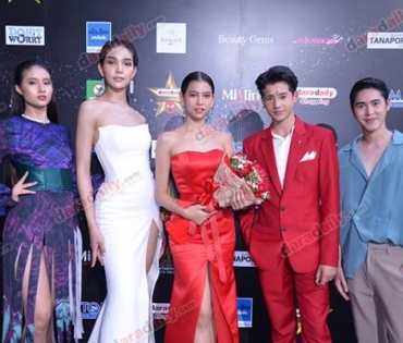 เหล่าดาราตบเท้าเดิน Black carpet งานประกาศรางวัล daradaily Awards ครั้งที่ 8