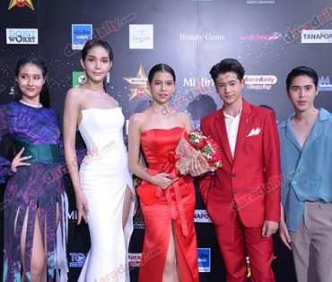 เหล่าดาราตบเท้าเดิน Black carpet งานประกาศรางวัล daradaily Awards ครั้งที่ 8