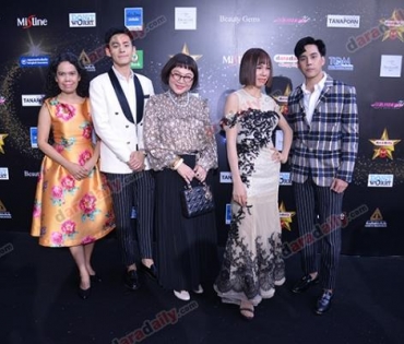 เหล่าดาราตบเท้าเดิน Black carpet งานประกาศรางวัล daradaily Awards ครั้งที่ 8