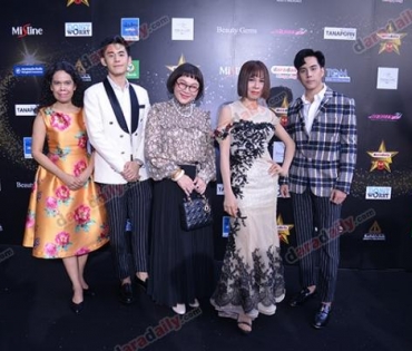 เหล่าดาราตบเท้าเดิน Black carpet งานประกาศรางวัล daradaily Awards ครั้งที่ 8