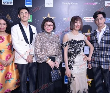 เหล่าดาราตบเท้าเดิน Black carpet งานประกาศรางวัล daradaily Awards ครั้งที่ 8