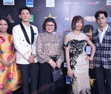 เหล่าดาราตบเท้าเดิน Black carpet งานประกาศรางวัล daradaily Awards ครั้งที่ 8