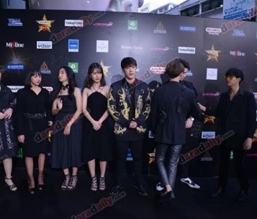 เหล่าดาราตบเท้าเดิน Black carpet งานประกาศรางวัล daradaily Awards ครั้งที่ 8