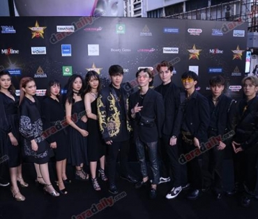 เหล่าดาราตบเท้าเดิน Black carpet งานประกาศรางวัล daradaily Awards ครั้งที่ 8