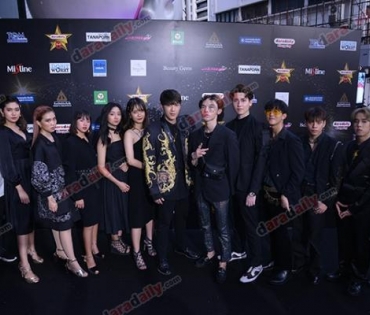 เหล่าดาราตบเท้าเดิน Black carpet งานประกาศรางวัล daradaily Awards ครั้งที่ 8