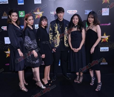 เหล่าดาราตบเท้าเดิน Black carpet งานประกาศรางวัล daradaily Awards ครั้งที่ 8