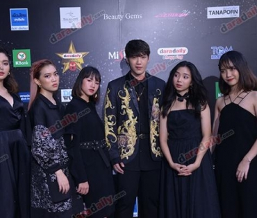 เหล่าดาราตบเท้าเดิน Black carpet งานประกาศรางวัล daradaily Awards ครั้งที่ 8