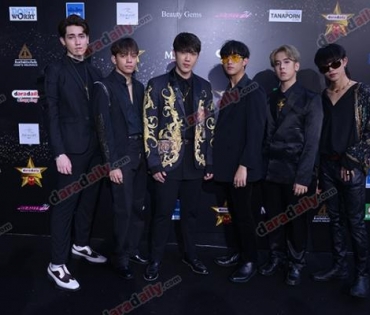 เหล่าดาราตบเท้าเดิน Black carpet งานประกาศรางวัล daradaily Awards ครั้งที่ 8