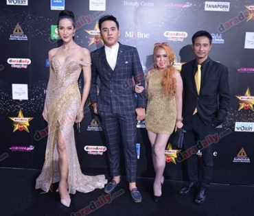 เหล่าดาราตบเท้าเดิน Black carpet งานประกาศรางวัล daradaily Awards ครั้งที่ 8