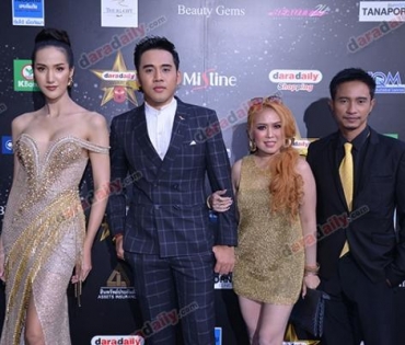 เหล่าดาราตบเท้าเดิน Black carpet งานประกาศรางวัล daradaily Awards ครั้งที่ 8