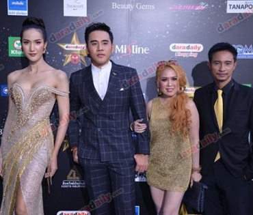 เหล่าดาราตบเท้าเดิน Black carpet งานประกาศรางวัล daradaily Awards ครั้งที่ 8