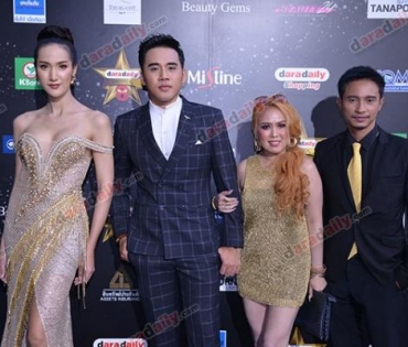 เหล่าดาราตบเท้าเดิน Black carpet งานประกาศรางวัล daradaily Awards ครั้งที่ 8