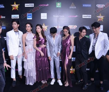 เหล่าดาราตบเท้าเดิน Black carpet งานประกาศรางวัล daradaily Awards ครั้งที่ 8