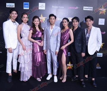 เหล่าดาราตบเท้าเดิน Black carpet งานประกาศรางวัล daradaily Awards ครั้งที่ 8