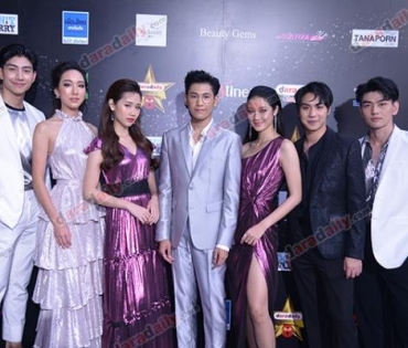 เหล่าดาราตบเท้าเดิน Black carpet งานประกาศรางวัล daradaily Awards ครั้งที่ 8