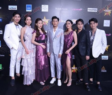 เหล่าดาราตบเท้าเดิน Black carpet งานประกาศรางวัล daradaily Awards ครั้งที่ 8