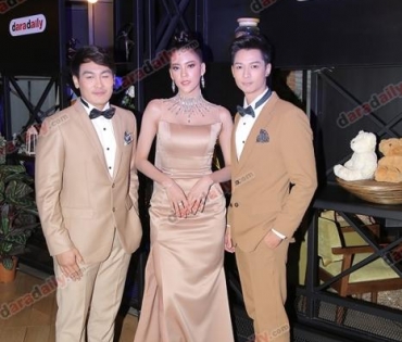 เหล่าดาราตบเท้าเดิน Black carpet งานประกาศรางวัล daradaily Awards ครั้งที่ 8