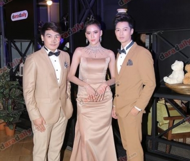 เหล่าดาราตบเท้าเดิน Black carpet งานประกาศรางวัล daradaily Awards ครั้งที่ 8