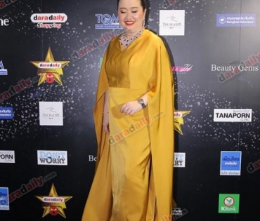 เหล่าดาราตบเท้าเดิน Black carpet งานประกาศรางวัล daradaily Awards ครั้งที่ 8