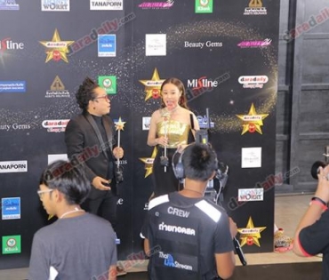 เหล่าดาราตบเท้าเดิน Black carpet งานประกาศรางวัล daradaily Awards ครั้งที่ 8