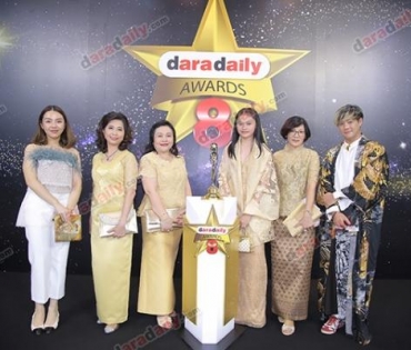 เหล่าดาราตบเท้าเดิน Black carpet งานประกาศรางวัล daradaily Awards ครั้งที่ 8