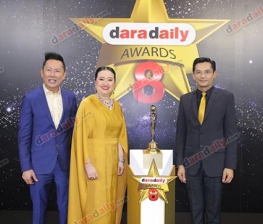 เหล่าดาราตบเท้าเดิน Black carpet งานประกาศรางวัล daradaily Awards ครั้งที่ 8