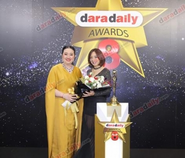 เหล่าดาราตบเท้าเดิน Black carpet งานประกาศรางวัล daradaily Awards ครั้งที่ 8