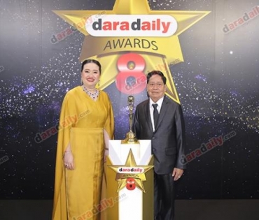 เหล่าดาราตบเท้าเดิน Black carpet งานประกาศรางวัล daradaily Awards ครั้งที่ 8