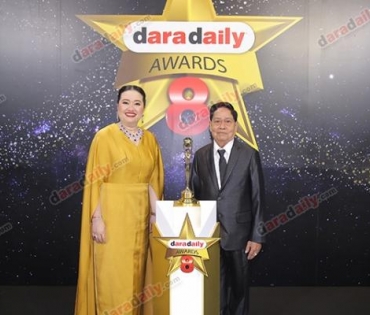 เหล่าดาราตบเท้าเดิน Black carpet งานประกาศรางวัล daradaily Awards ครั้งที่ 8