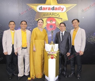 เหล่าดาราตบเท้าเดิน Black carpet งานประกาศรางวัล daradaily Awards ครั้งที่ 8