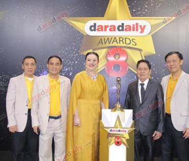 เหล่าดาราตบเท้าเดิน Black carpet งานประกาศรางวัล daradaily Awards ครั้งที่ 8